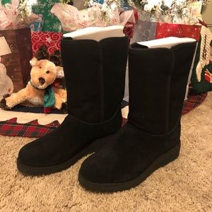 UGG Australia Women’s Amie Black Boots size 7
